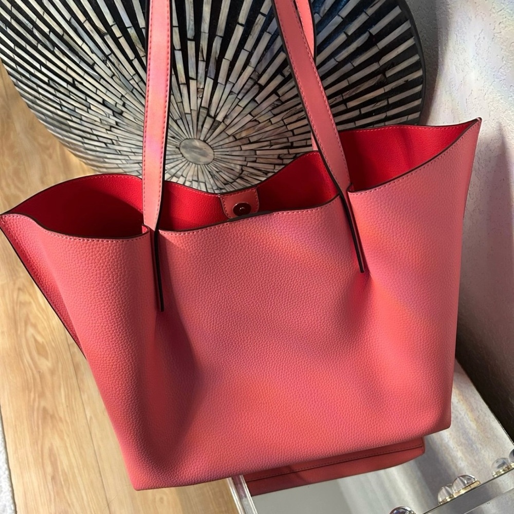 Michael Kors Emilia Large East West Coral Tote Bag - Picture 3 of 6